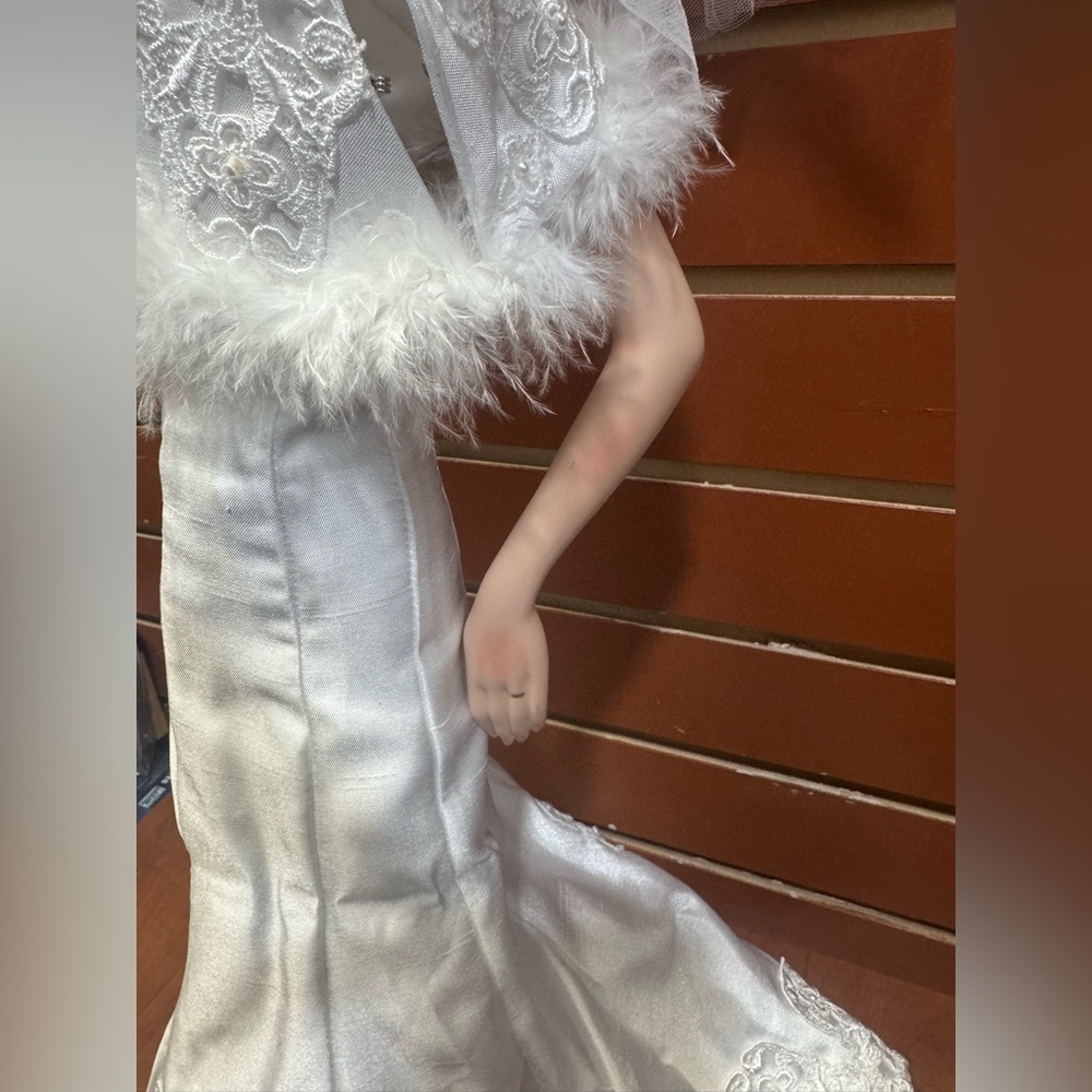White Bridal Doll with Veil and Lace - Picture 12 of 13